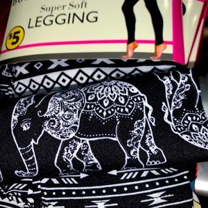 Bobbie & Brooks Women’s Super Soft Black & White Elephant Leggings